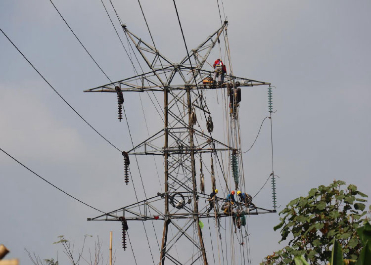 Jelang Idul Adha, PLN Berhasil Tingkatkan Kapasitas Jaringan Transmisi SUTT 150 KV Bringin-Boyolali-Mojosongo