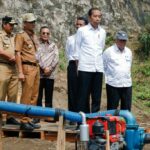 Jokowi dan Pj Gubernur Jateng Tinjau Bantuan Pompa Air di Karanganyar, Produktivitas Petani Meningkat