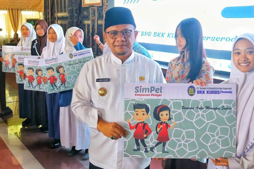 Pj. Bupati Kudus Dorong Literasi Keuangan di SMP Menumbuhkan Kebiasaan Menabung