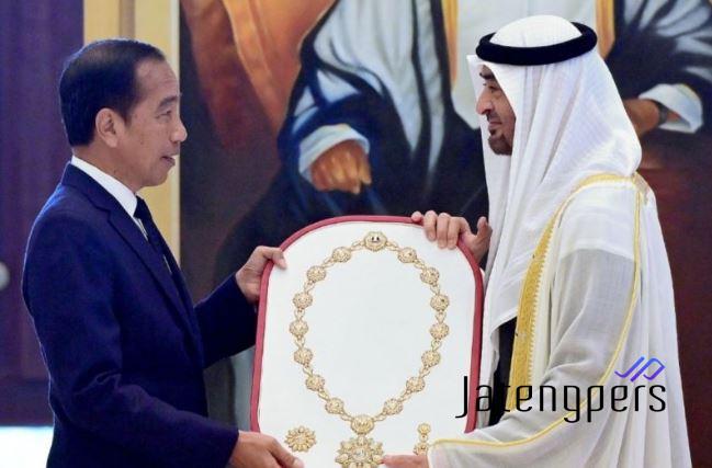 Jokowi Terima Penghargaan Order of Zayed dari Presiden MBZ