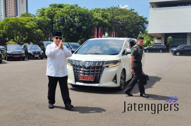 Prabowo Tunjukkan Dirinya Sehat di Depan Wartawan Istana Kepresidenan