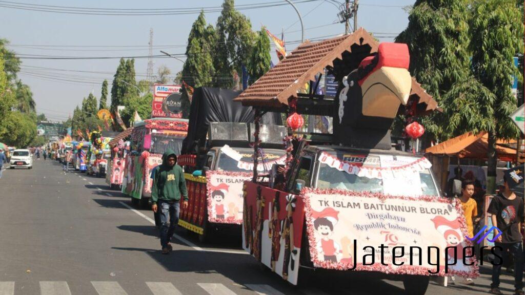 Meriahkan HUT ke-79 RI, Pawai Pembangunan Blora Jadi Panggung Kreativitas Pelajar