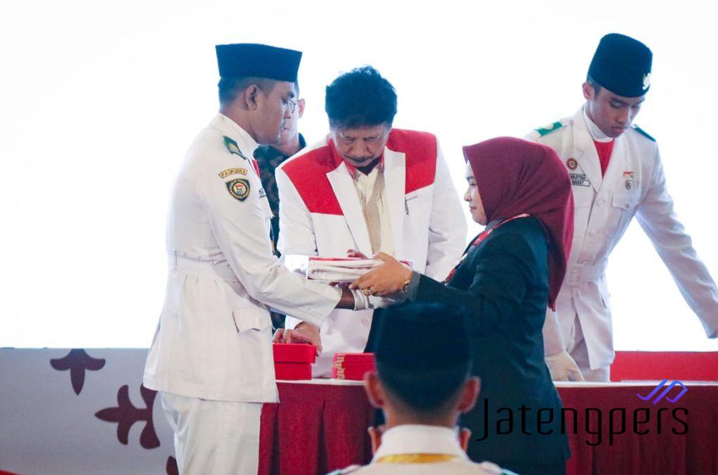 Pemkab Blora Kibarkan Duplikat Bendera Pusaka untuk Peringatan HUT ke-79 RI