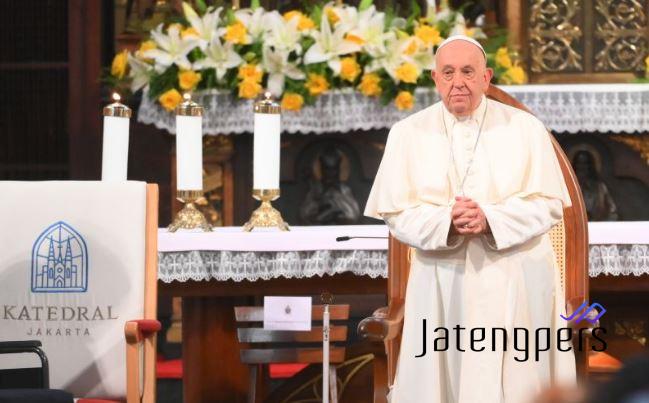 Paus Fransiskus Bertemu dengan Para Rohaniwan di Katedral Jakarta