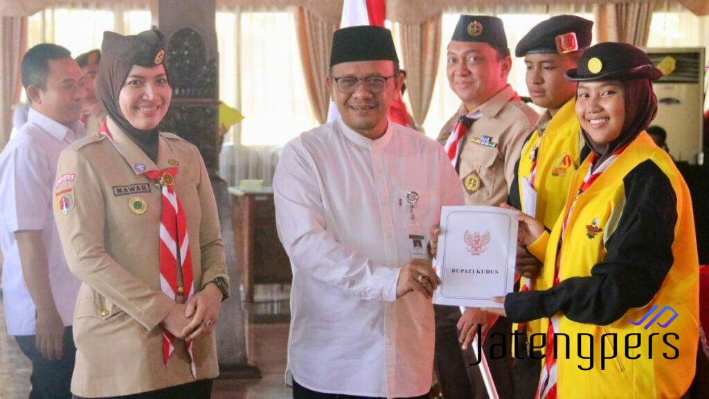 Pj Bupati Kudus Lepas Kontingen Pramuka ke Jambore Daerah XVI dan Eagle Scout Award