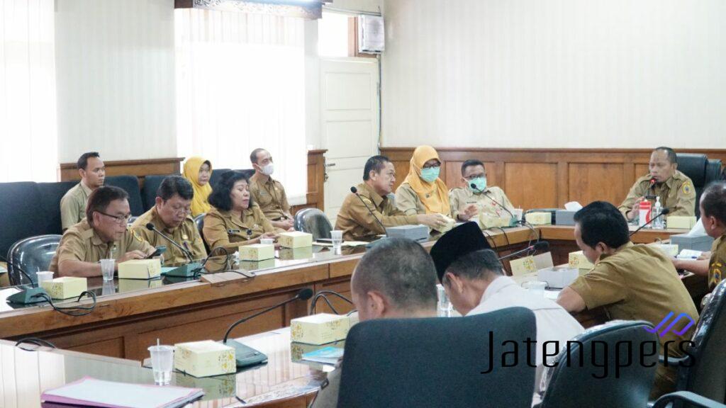 Rapat Penanganan Kemiskinan di Pati, Pj Bupati Tekankan Pentingnya Penghasilan untuk Masyarakat Miskin