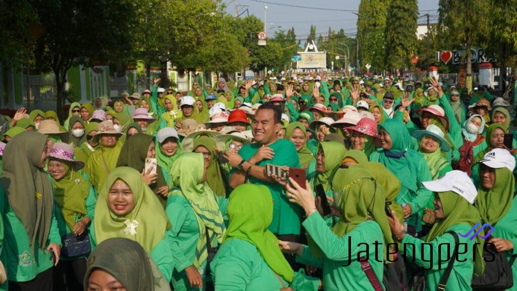 Ribuan Kader Muslimat NU Padati Alun-Alun Blora di Harlah ke-78