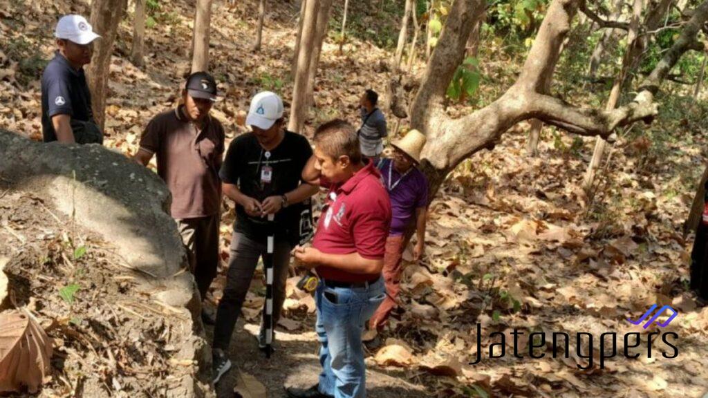 Tim BPK Jateng Temukan Prasasti Beraksara Cina di Desa Warugunung, Rembang