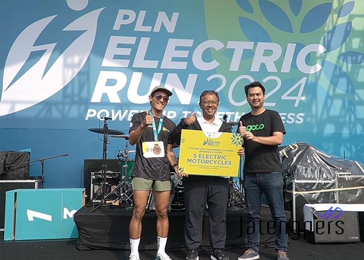 5 Pengemudi Ojol Prasejahtera Peroleh Motor Listrik di PLN Electric Run 2024