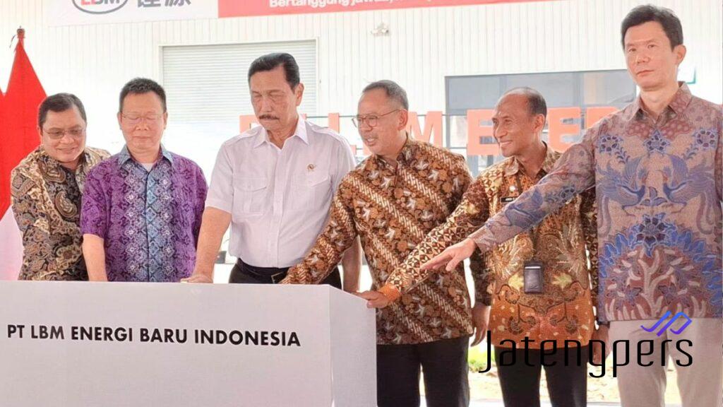 Luhut Resmikan Pabrik Katoda LFP Pertama di Luar China, Dorong Ekosistem EV Indonesia