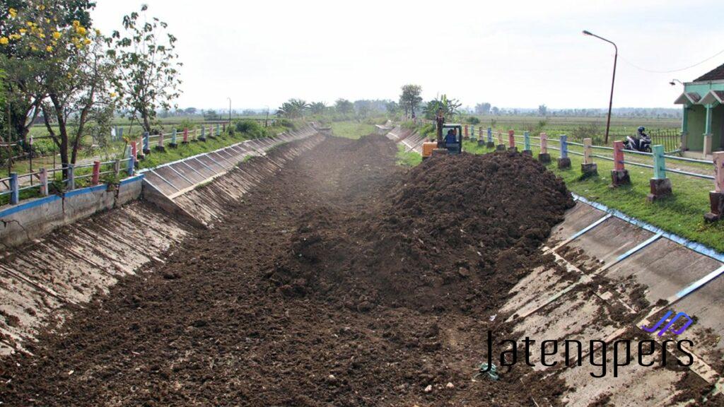 Menghadapi Musim Hujan, DPUPR Blora Normalisasi Bendung Gabus untuk Mitigasi Banjir