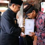 Pj Bupati Kudus dan Dinsos Salurkan Bantuan Pemakaman untuk 1.013 Warga Miskin