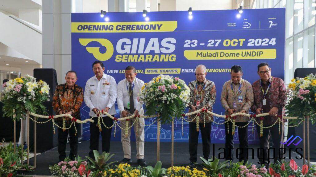 Pj Gubernur Jateng Resmikan GIIAS Semarang 2024 di Muladi Dome Undip