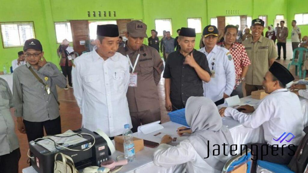 Bupati Rembang Pantau 11 TPS, Pastikan Pilkada 2024 Berjalan Lancar