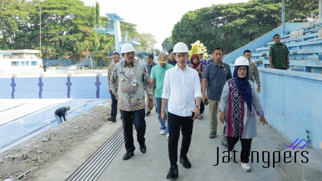 Wapres Gibran Rakabuming dan Pj Gubernur Nana Sudjana Tinjau Proyek Revitalisasi GOR Manahan