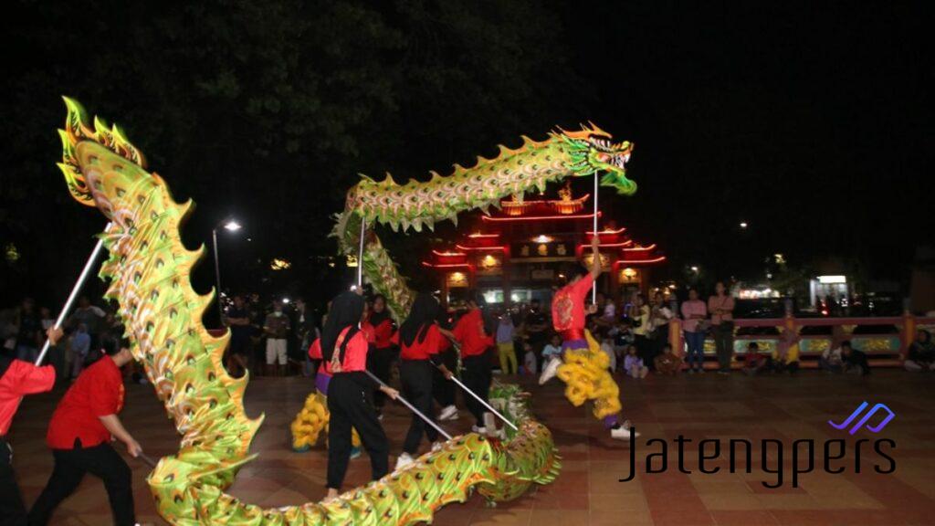 Spektakuler! Pertunjukan Barongsai dan Liang-Liong Warnai Cap Go Meh di Blo