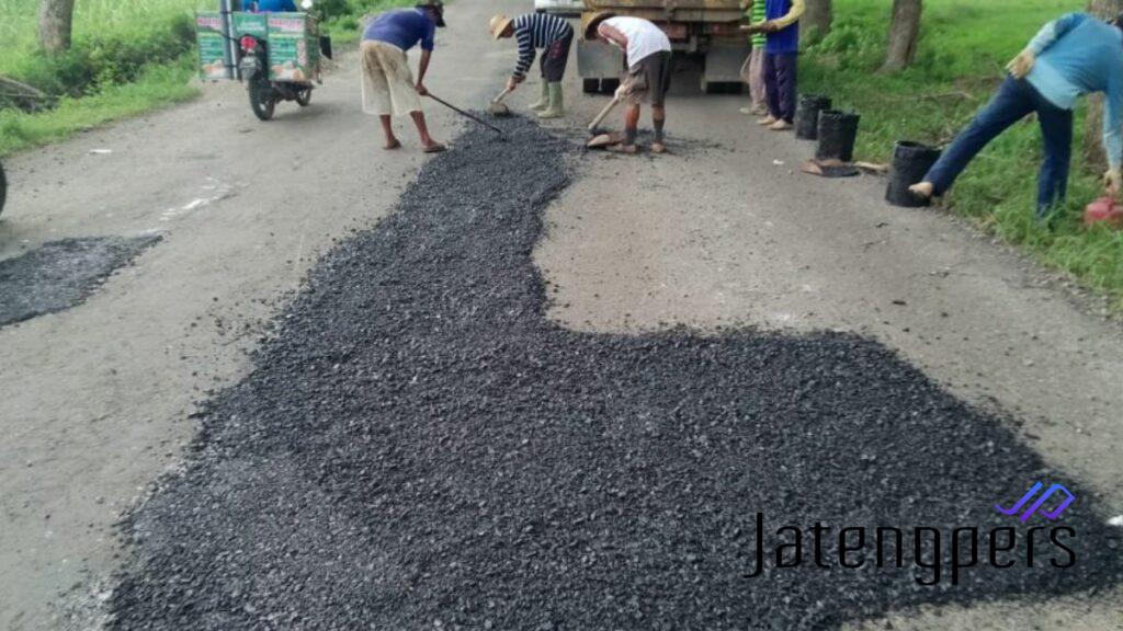 Jelang Lebaran, DPU TARU Rembang Prioritaskan Penambalan Jalan Berlubang