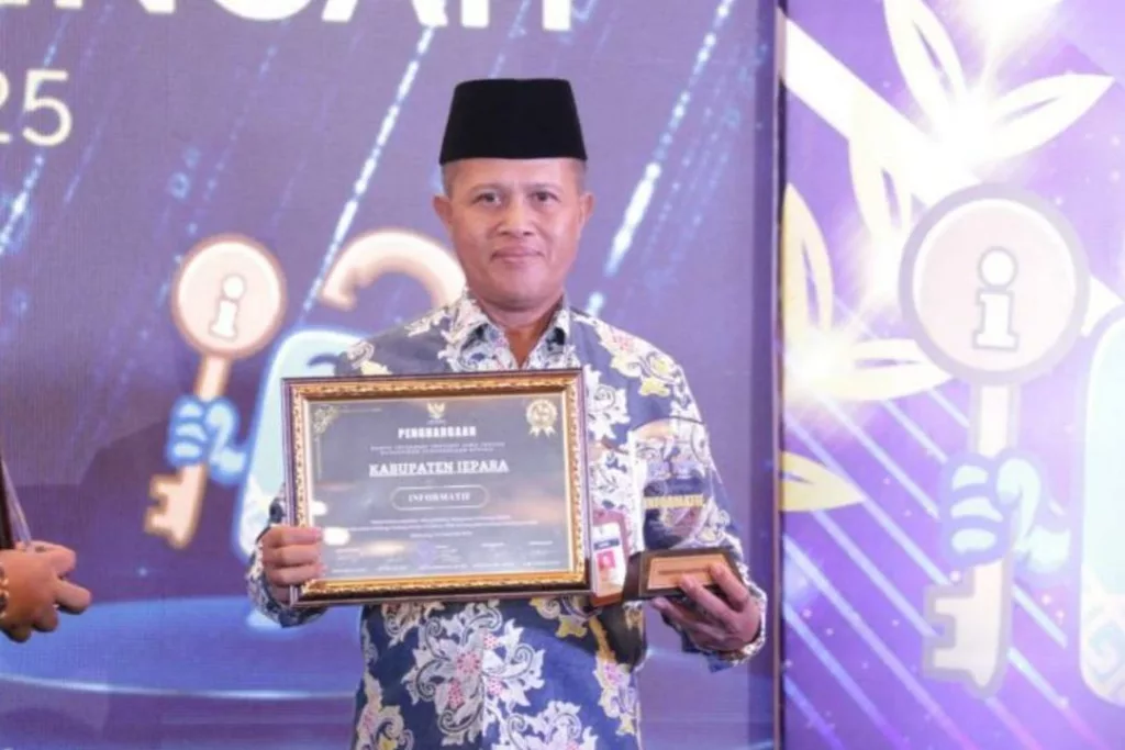 Pemkab Jepara terima anugerah Keterbukaan Informasi Publik 2025