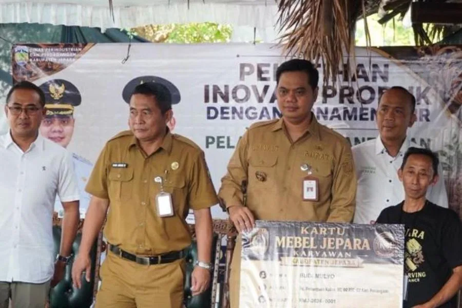 850 Pekerja Mebel Jepara Terima Kartu Jaminan Sosial
